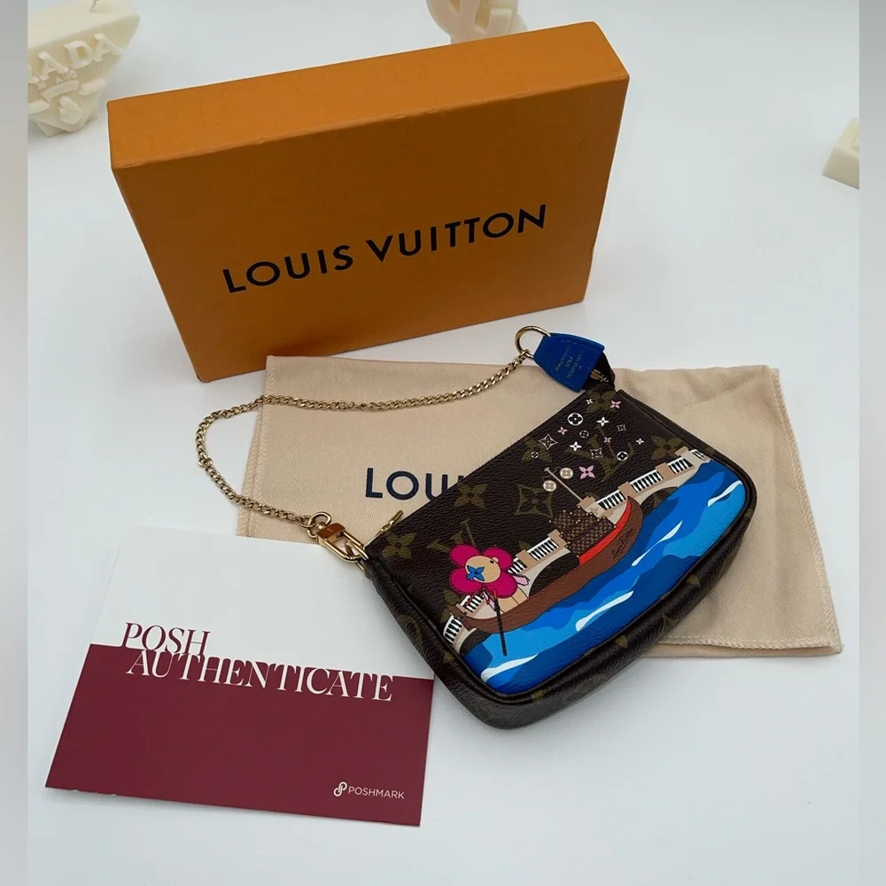 LOUIS VUITTON Mini Pochette Accessories 2019 Holiday Vivienne Venice - Picture 8 of 9